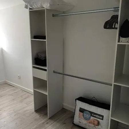 Le Du Puits بيت للعطل