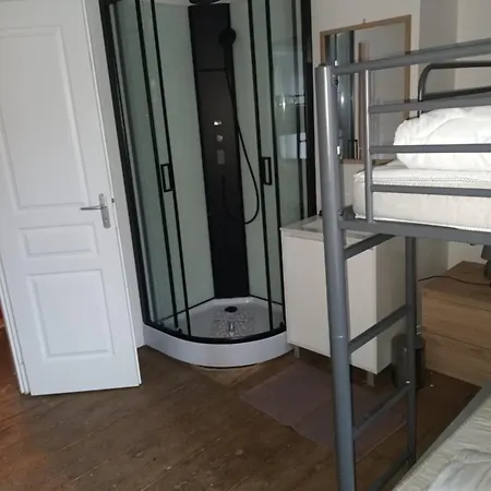 Le Du Puits بيت للعطل